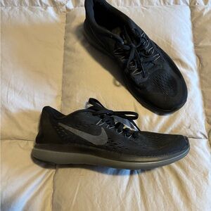 Nike Women’s Black and Gray Running Shoes